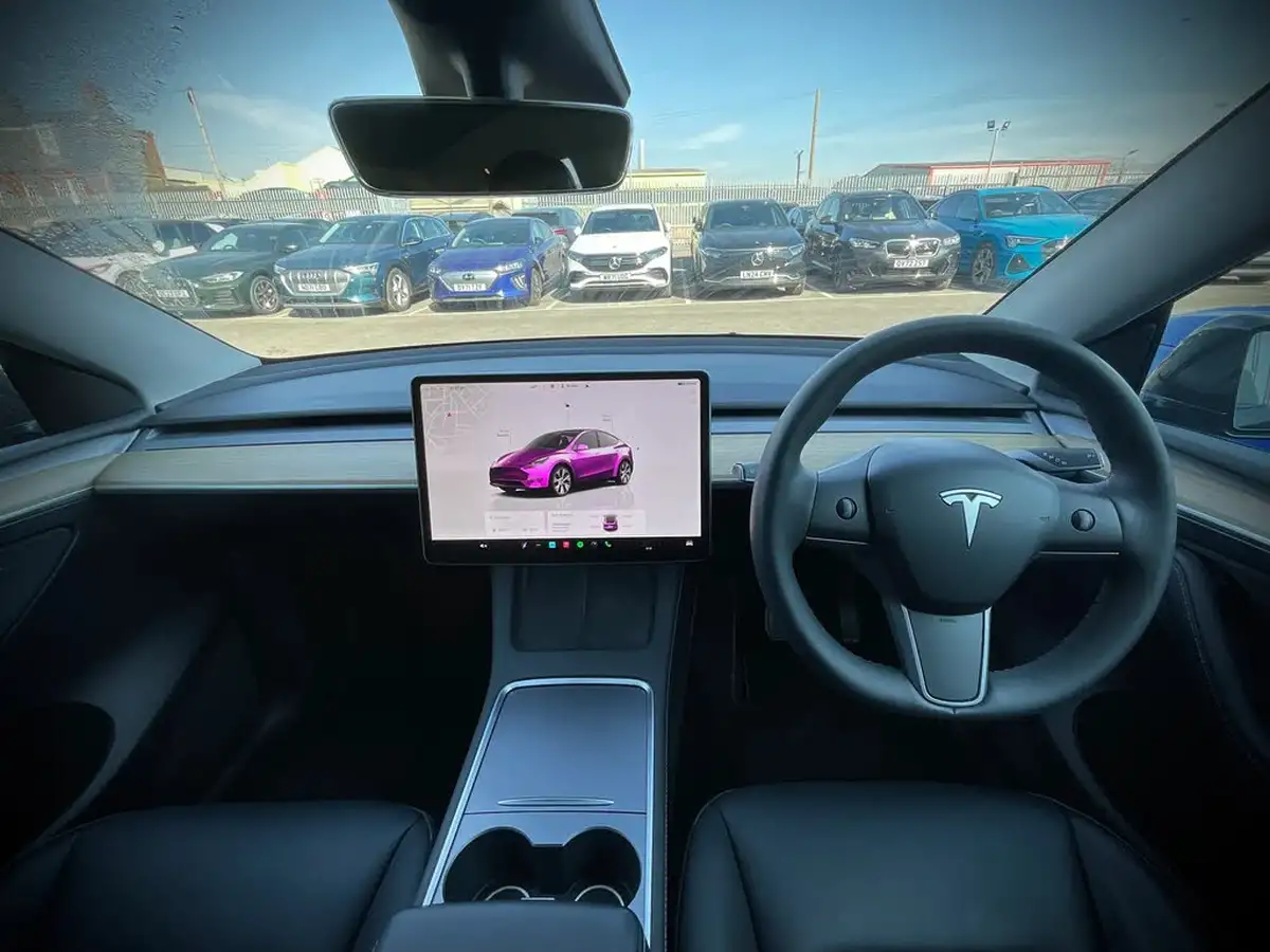 2022-tesla-model-y-e-long-range-big-5
