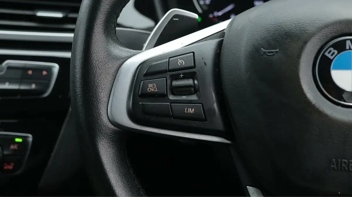 2021-bmw-x1-20-sdrive20i-xline-big-23