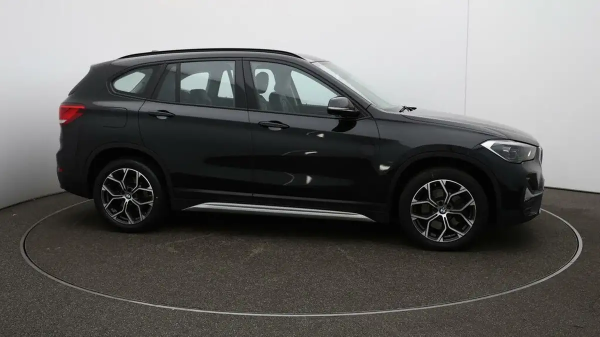 2021-bmw-x1-20-sdrive20i-xline-big-40