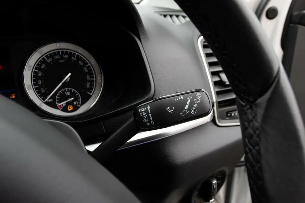 2019-skoda-karoq-20tdi-edition-150ps-4x4-big-17