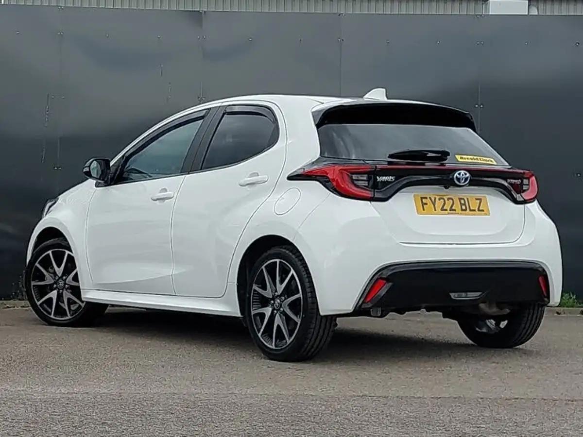 2022-toyota-yaris-15-vvt-i-dynamic-big-1