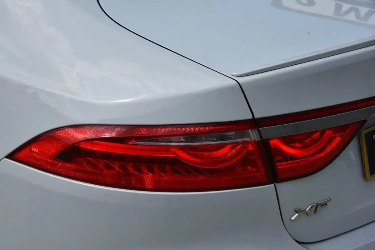 2018-jaguar-xf-30td-saloon-4d-big-10