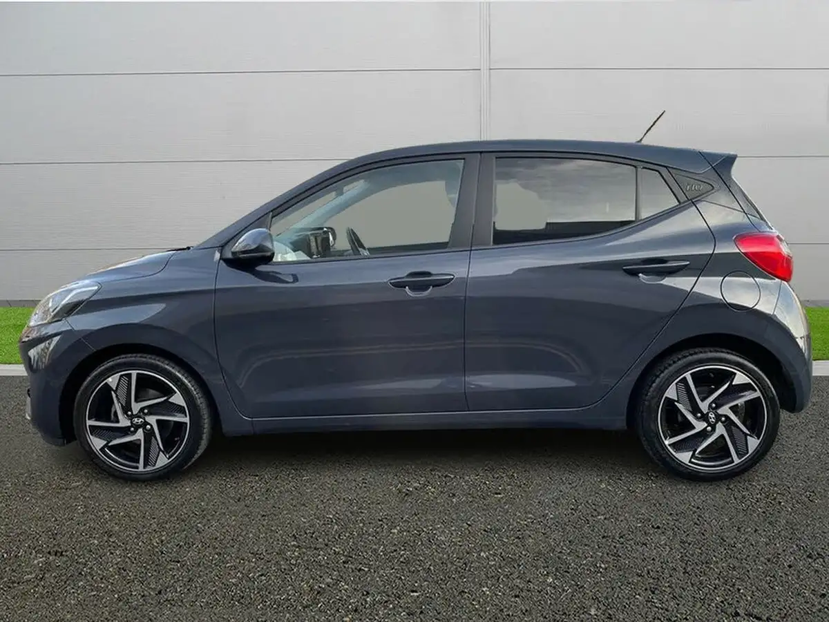 2022-hyundai-i10-10-premium-big-3