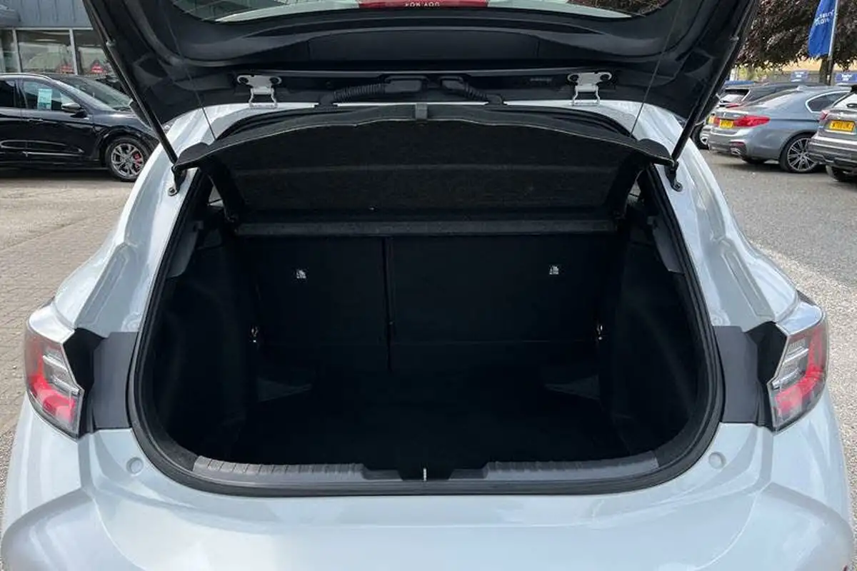 2021-toyota-corolla-18-vvt-i-gr-sport-trk-hatchback-big-20