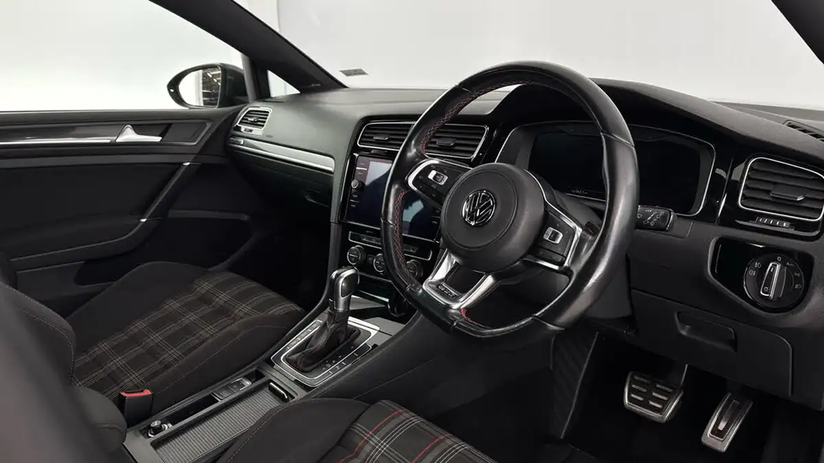 2018-volkswagen-golf-20-tsi-gti-5d-dsg-big-8