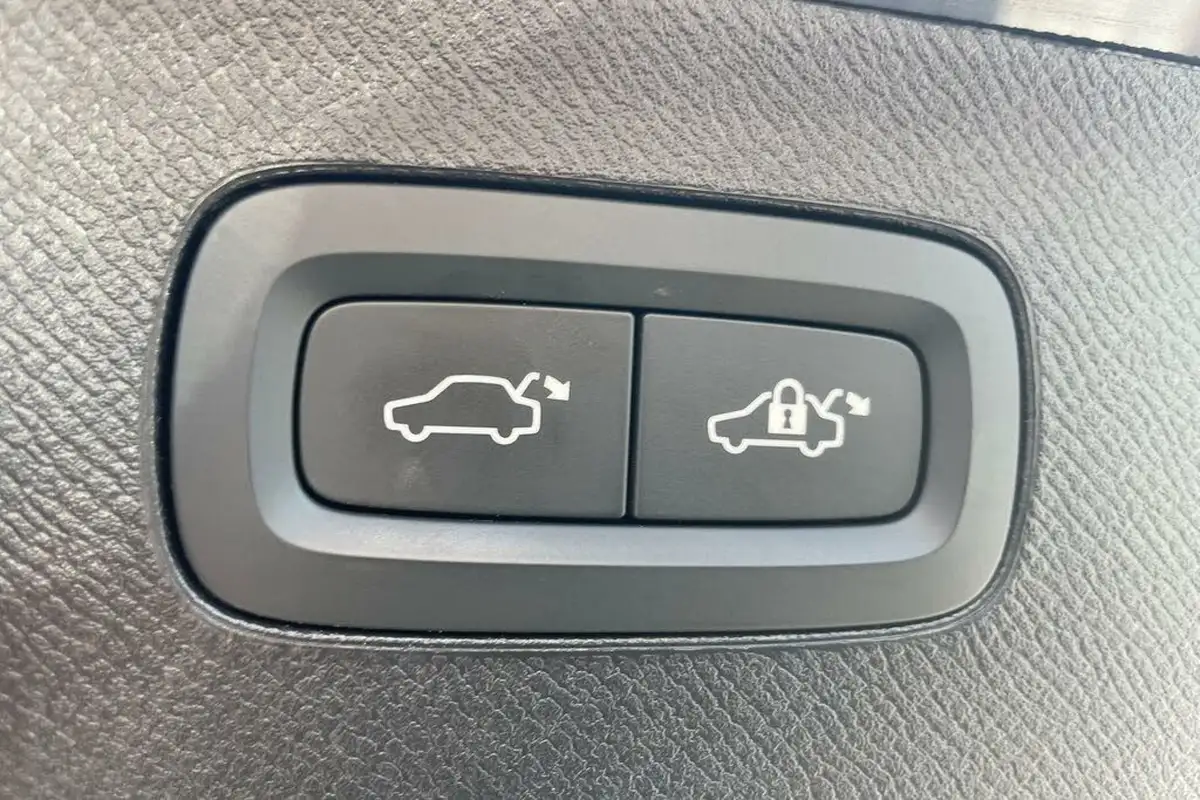 2024-volvo-xc90-20-t8-plus-big-21