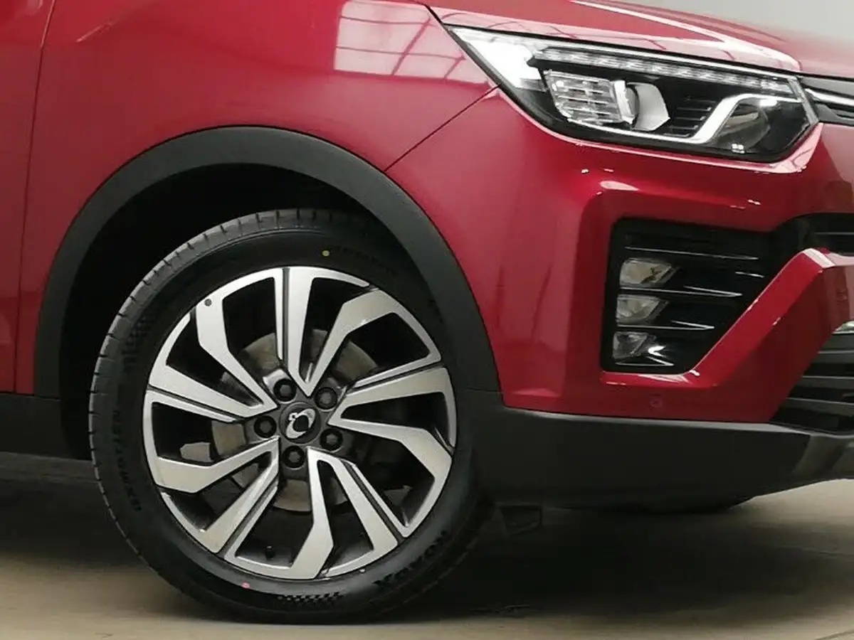 2021-kgm-ssangyong-tivoli-16td-ultimate-136ps-ss-auto-big-8