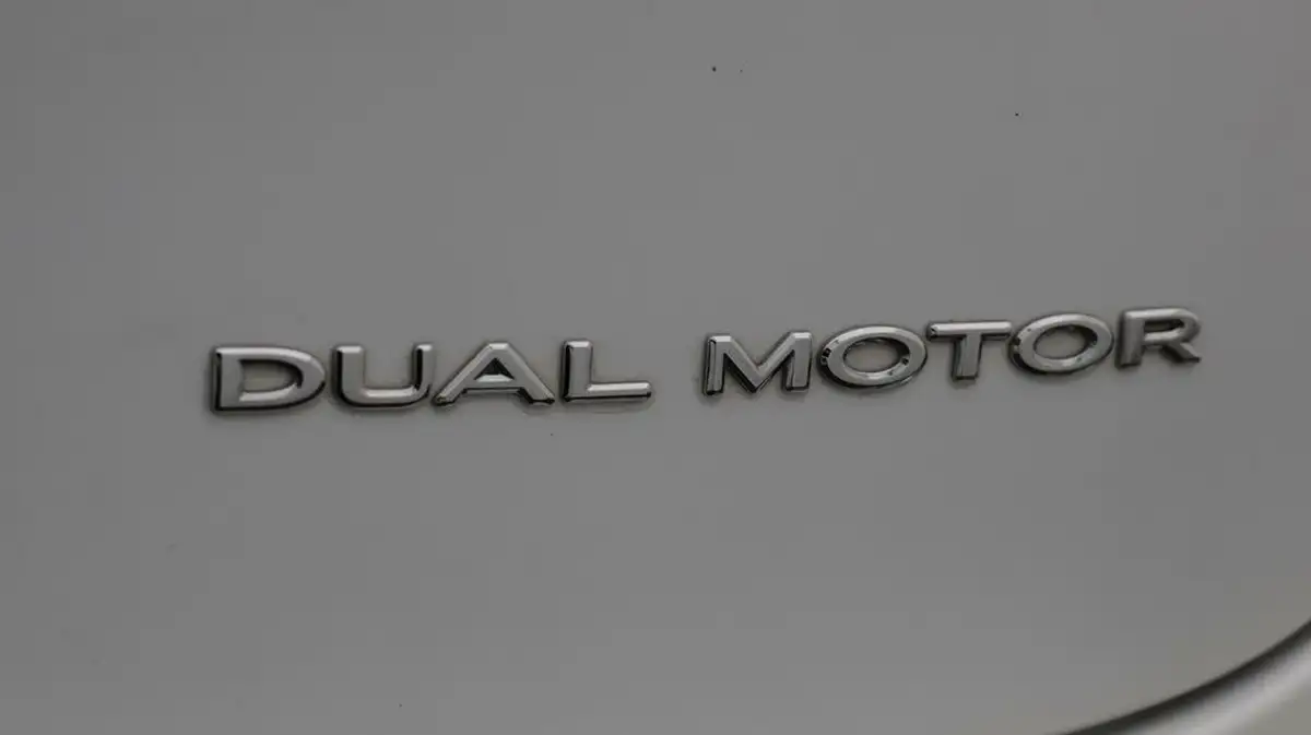 2021-tesla-model-3-e-long-range-awd-big-22
