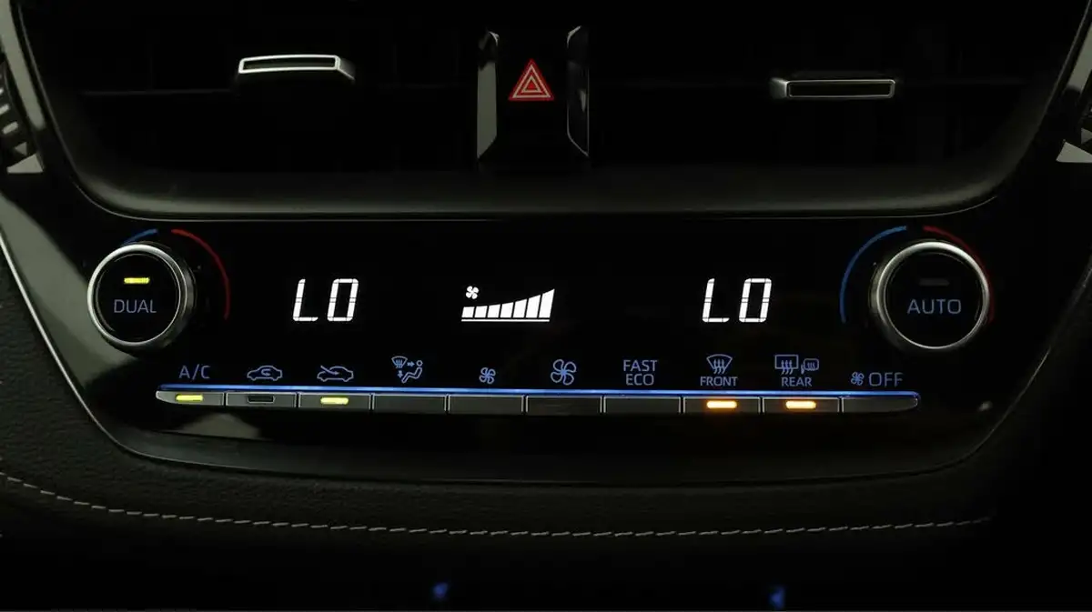 2022-toyota-corolla-18-vvt-i-icon-tech-trk-hatchback-5d-big-11