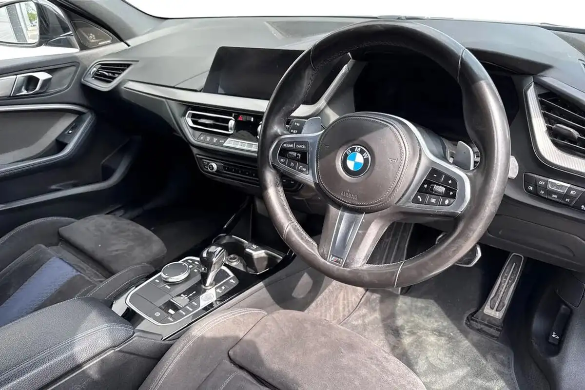 2021-bmw-1-series-20-m135i-xdrive-big-13