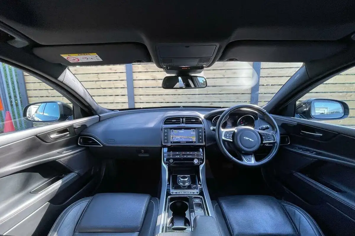 2018-jaguar-xe-20i-r-sport-249ps-1998cc-big-2
