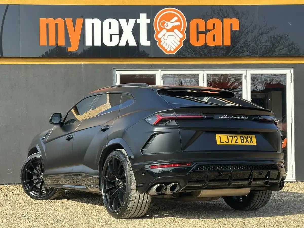 2022-lamborghini-urus-40-no-trim-big-9