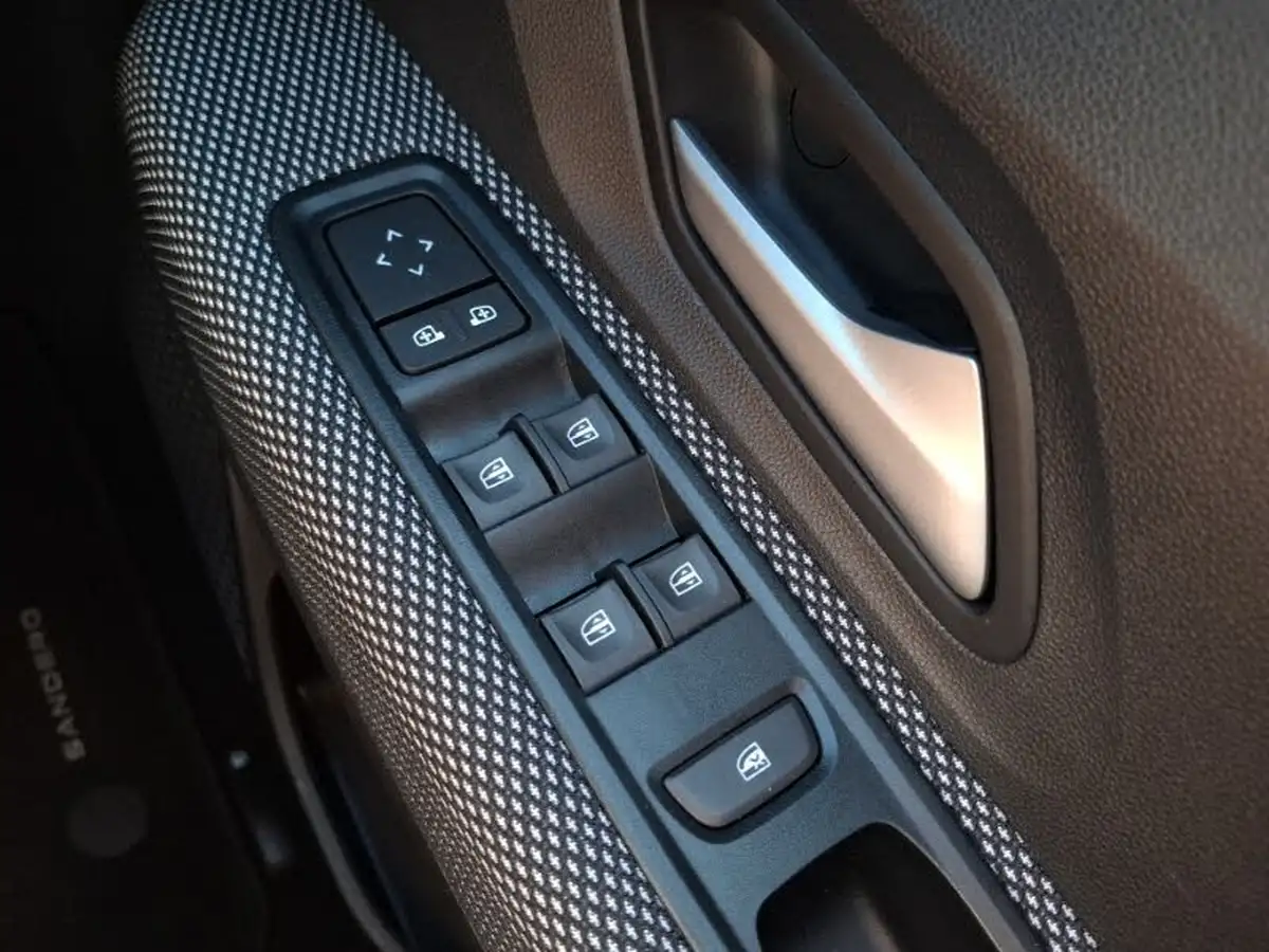 2023-dacia-sandero-10-tce-expression-90bhp-big-14
