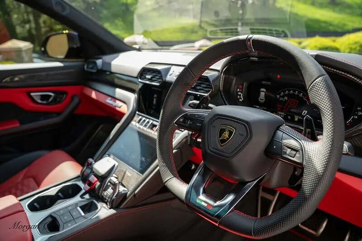 2022-lamborghini-urus-40-no-trim-big-34