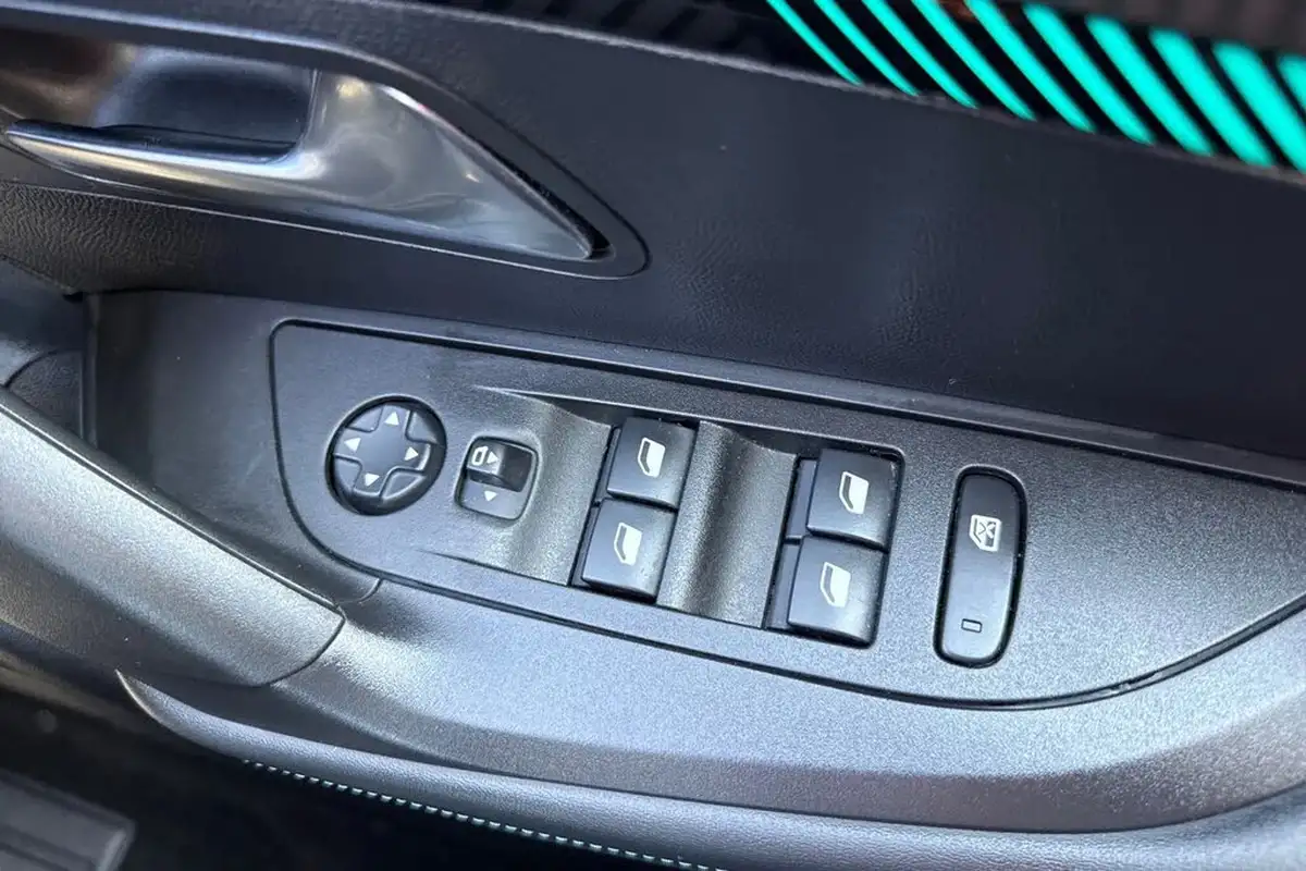 2022-peugeot-2008-suv-e-allure-premium-big-41