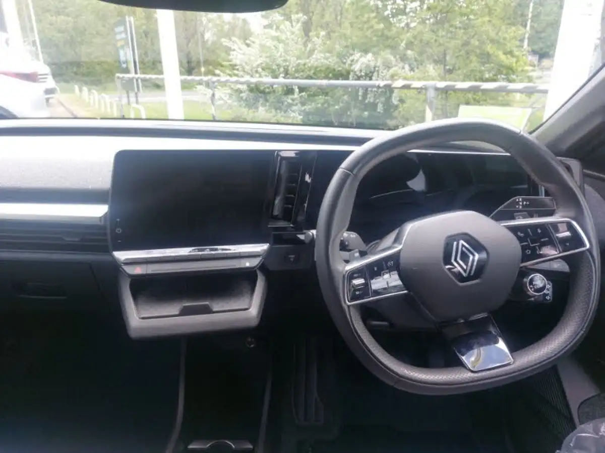 2024-renault-megane-e-tech-e-techno-big-6