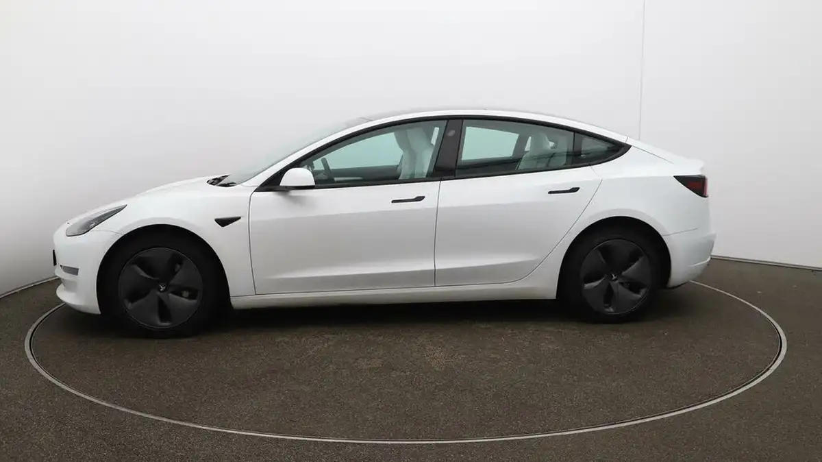 2022-tesla-model-3-e-long-range-big-64
