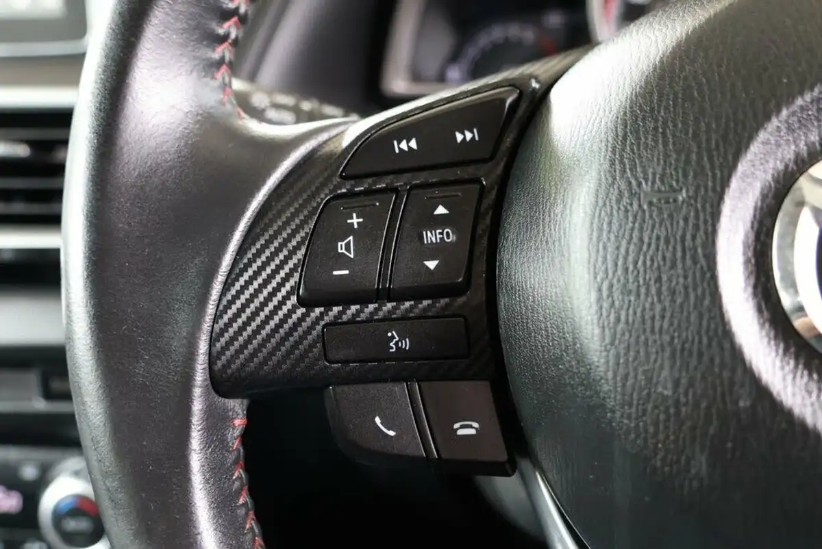 2014-mazda-mazda3-20-se-l-nav-hatchback-5d-big-23