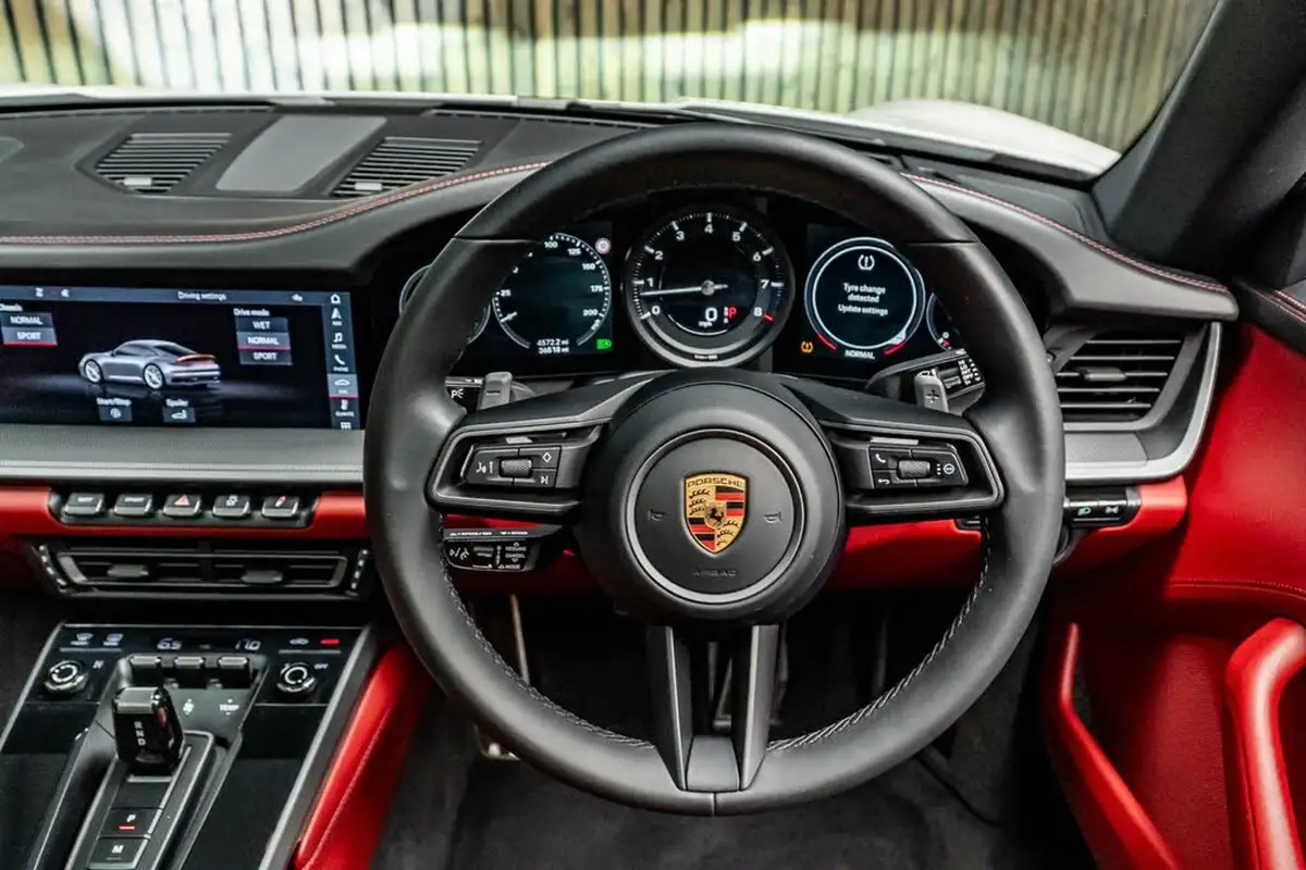 2021-porsche-911-30-carrera-4-coupe-big-25