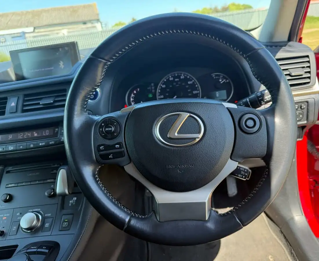 2015-lexus-ct-200h-18-advance-cvt-big-2