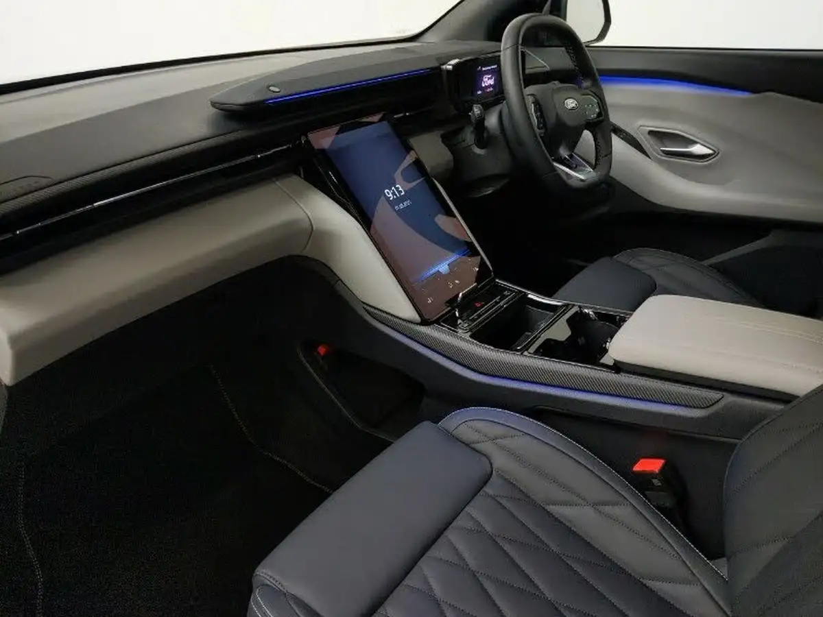 2024-ford-explorer-e-premium-286ps-77kwh-big-4