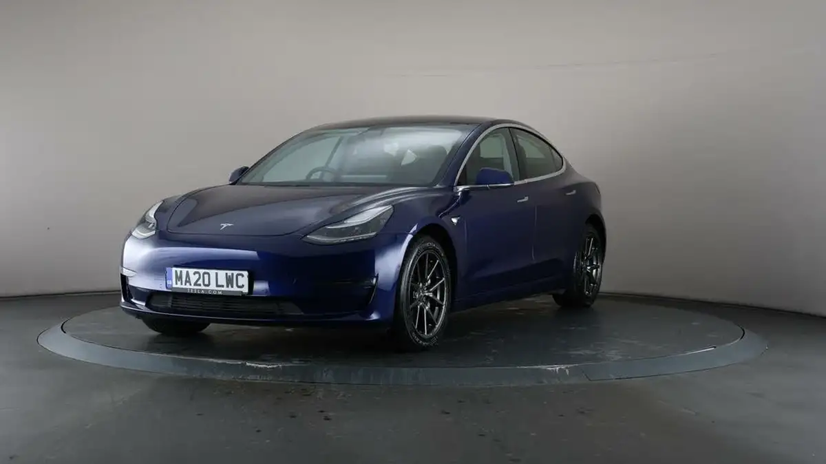 2020-tesla-model-3-e-long-range-big-43