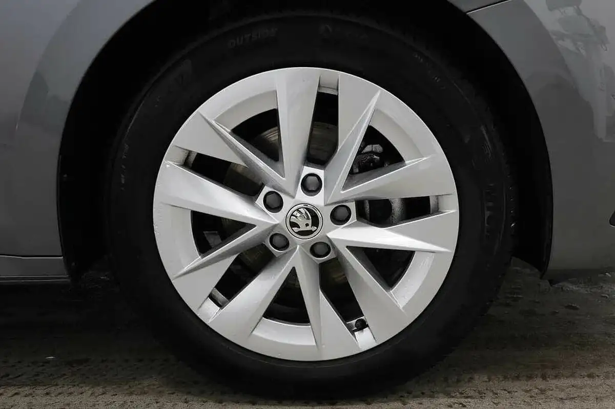 2024-skoda-octavia-15-tsi-e-tec-se-l-hatchback-big-4