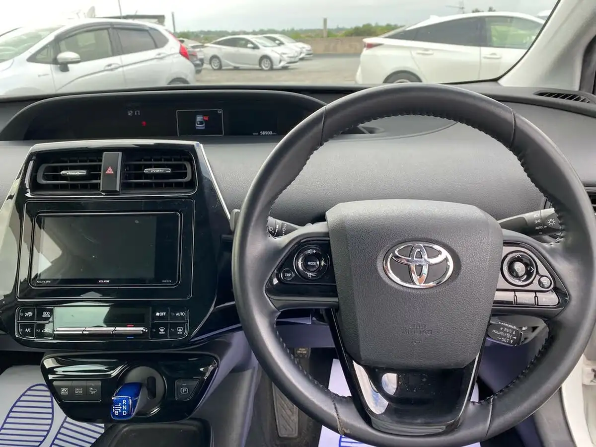 2019-toyota-prius-big-23