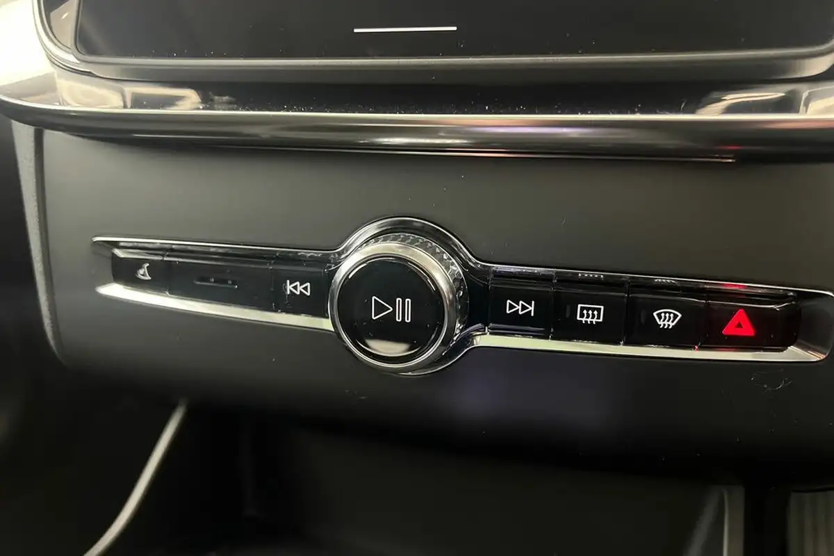 2025-volvo-xc90-20-b5-plus-big-13