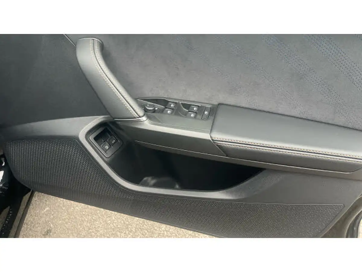 2025-cupra-formentor-15-e-hybrid-vz1-big-35