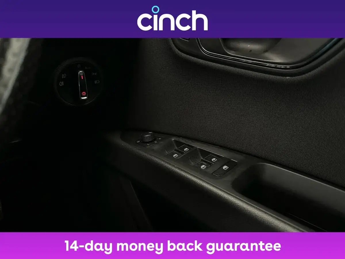 2019-seat-leon-20-tsi-fr-hatchback-big-28