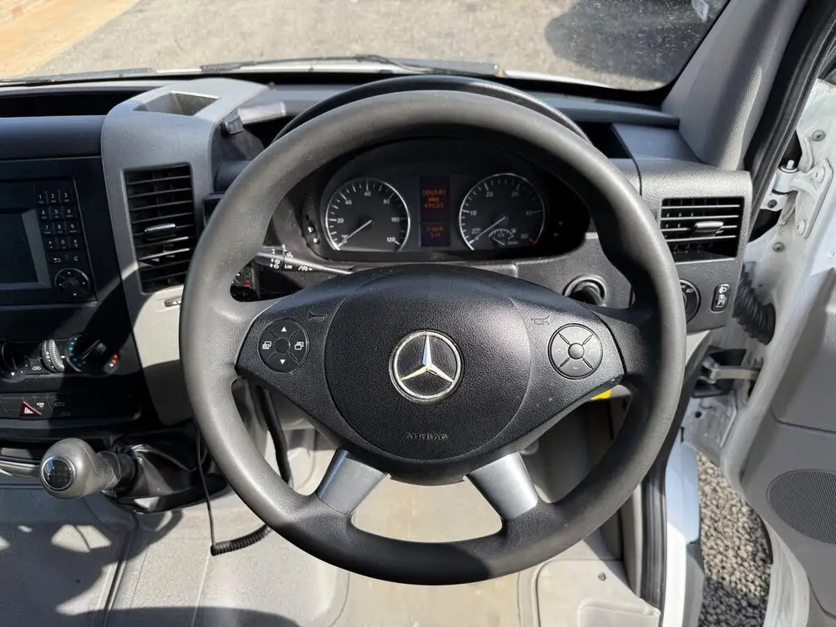 2018-mercedes-benz-sprinter-21cdi-311-swb-panel-van-big-17