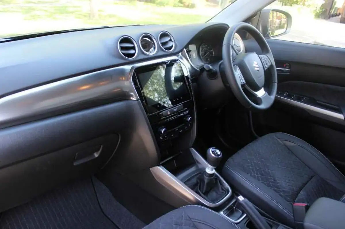 2025-suzuki-vitara-14-boosterjet-ultra-big-29