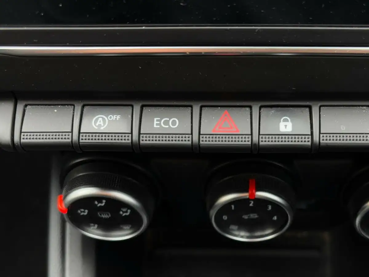 2021-renault-clio-10-sce-iconic-75bhp-big-24