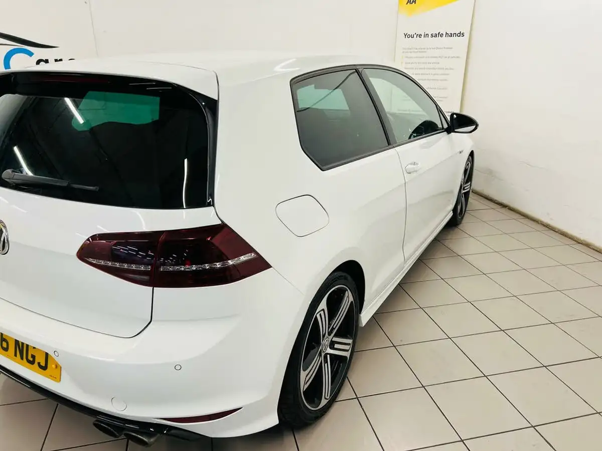 2016-volkswagen-golf-20-tsi-r-4motion-bmt-ss-hatchback-3d-dsg-big-8