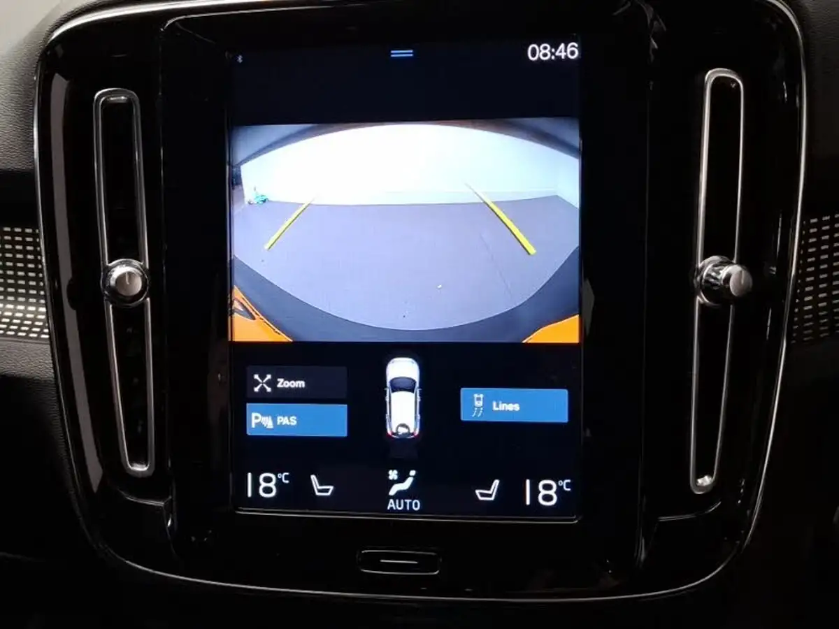 2020-volvo-xc40-15-t3-r-design-big-10