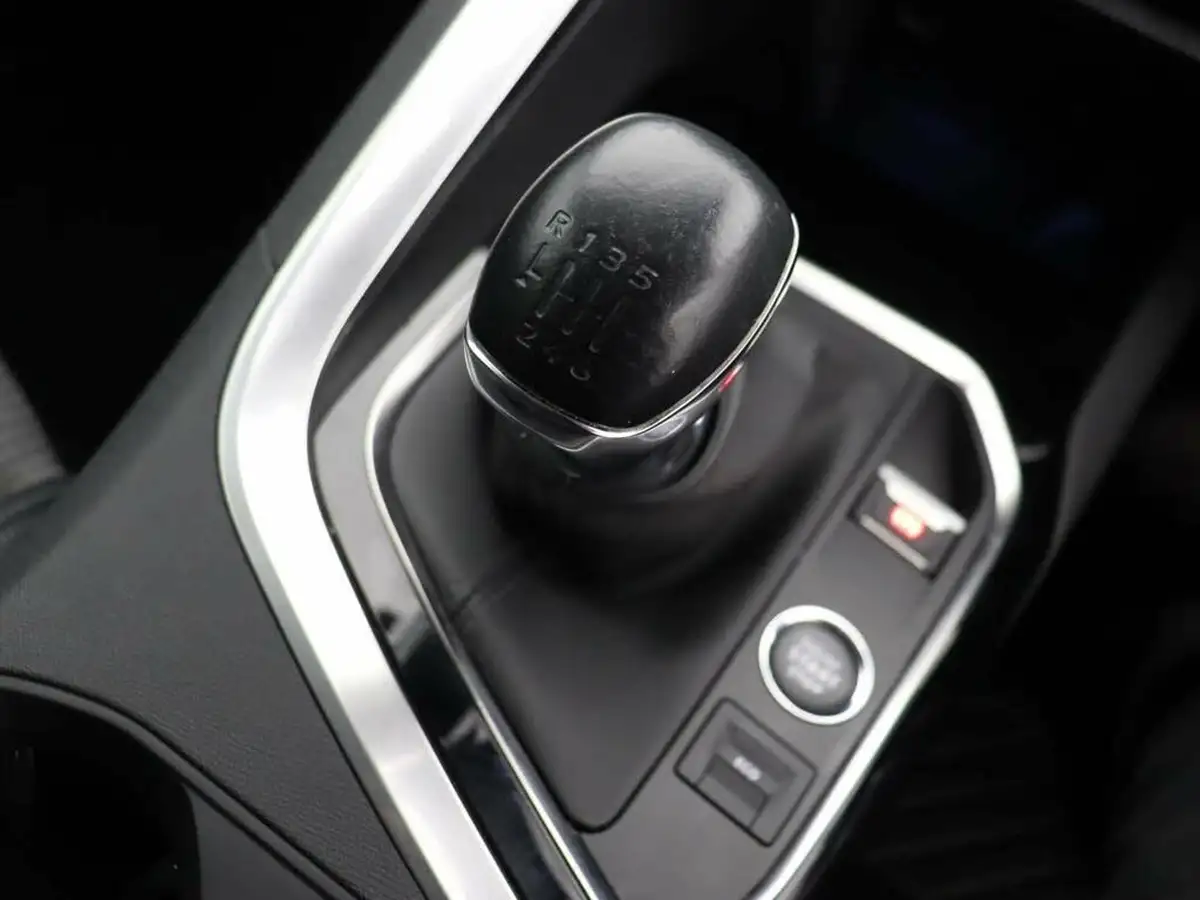 2022-peugeot-3008-suv-12-puretech-allure-big-39