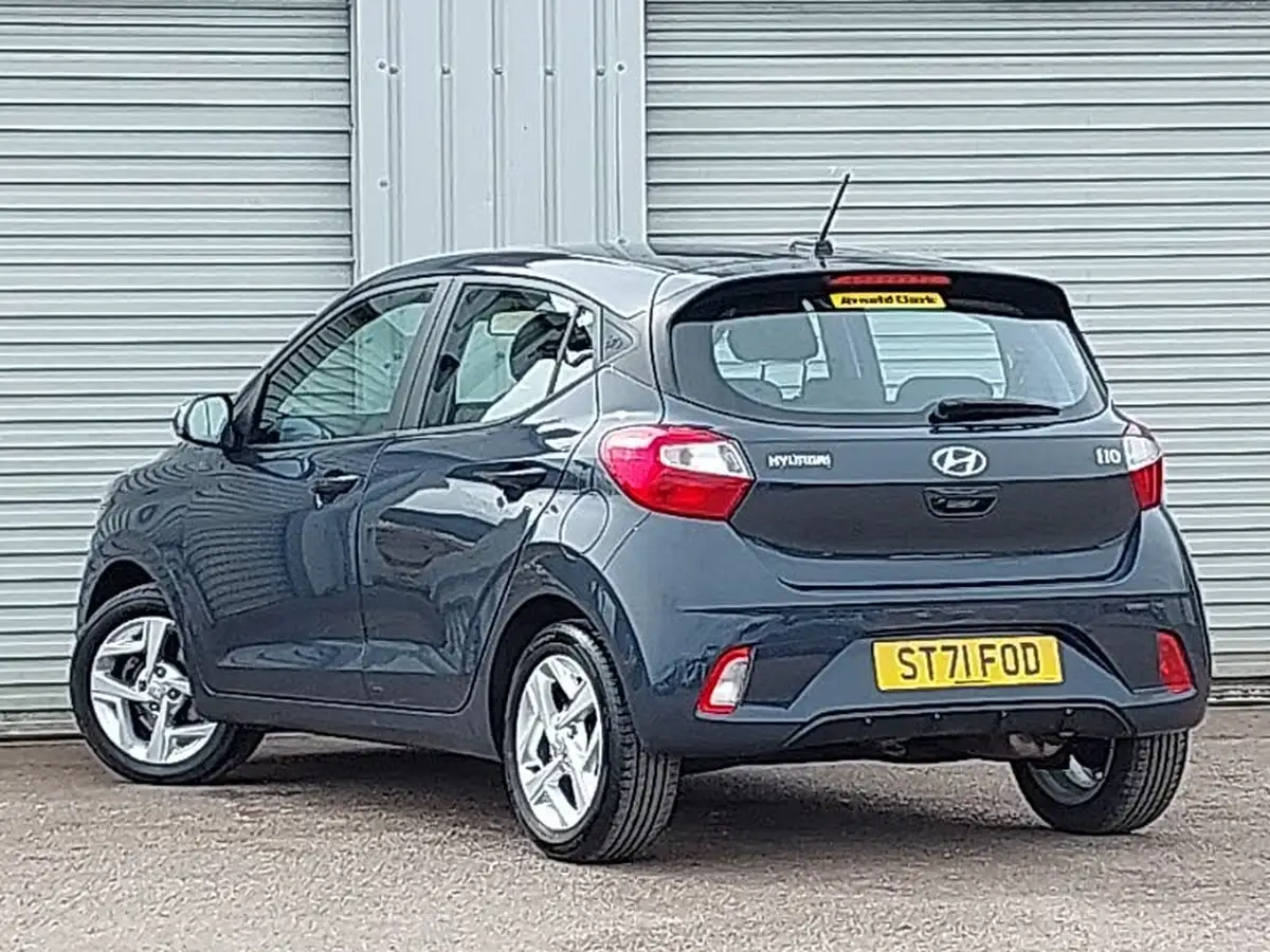 2021-hyundai-i10-10-se-connect-big-1