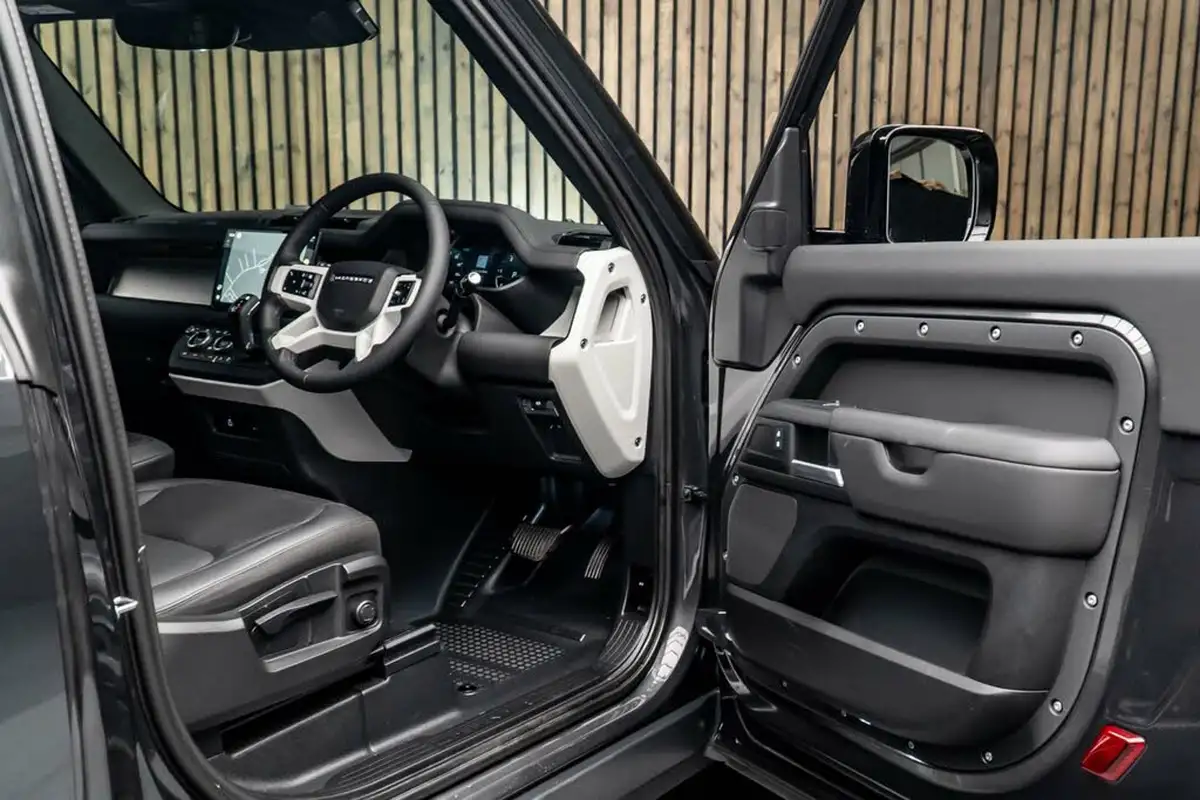 2025-land-rover-90-defender-30-d250-hard-top-s-90-250pseu6e-big-31