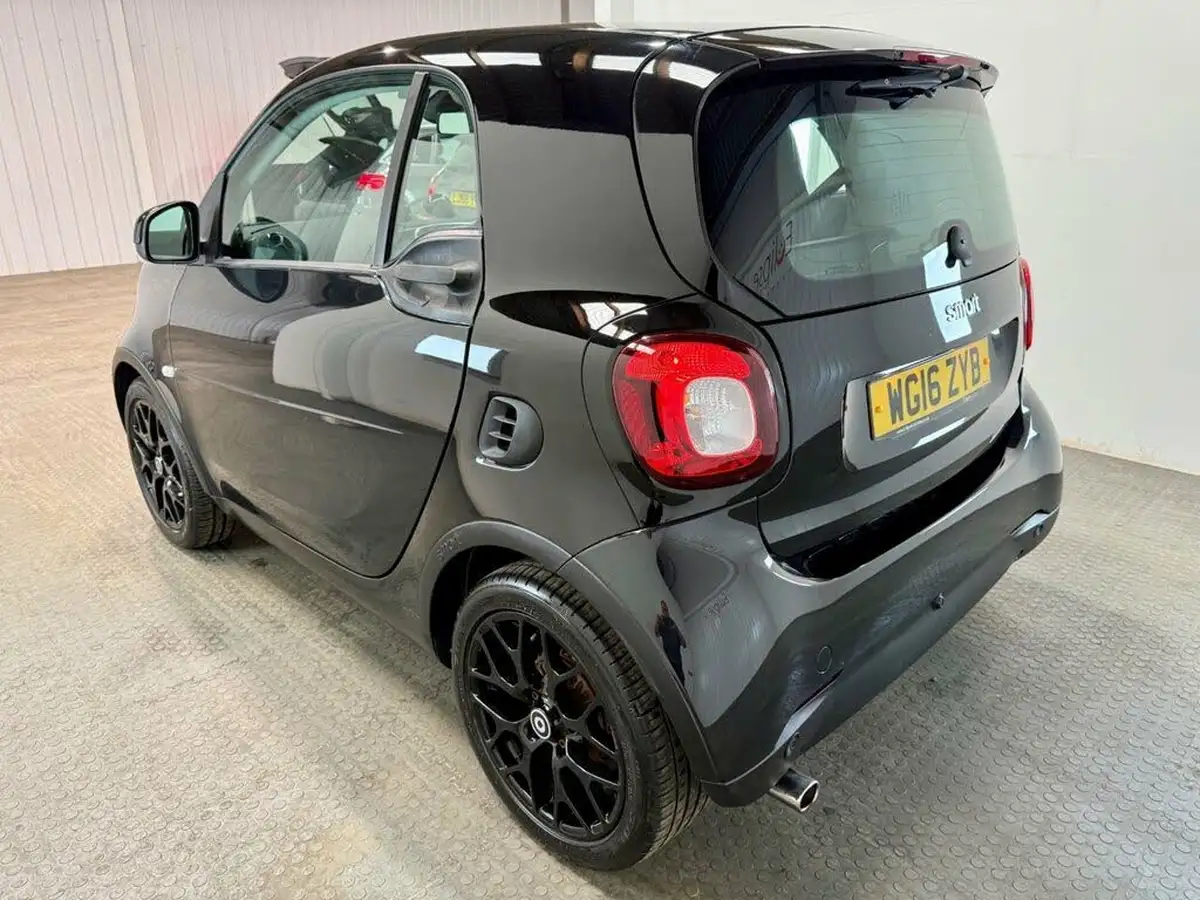 2016-smart-fortwo-09-edition-black-twinamic-big-4