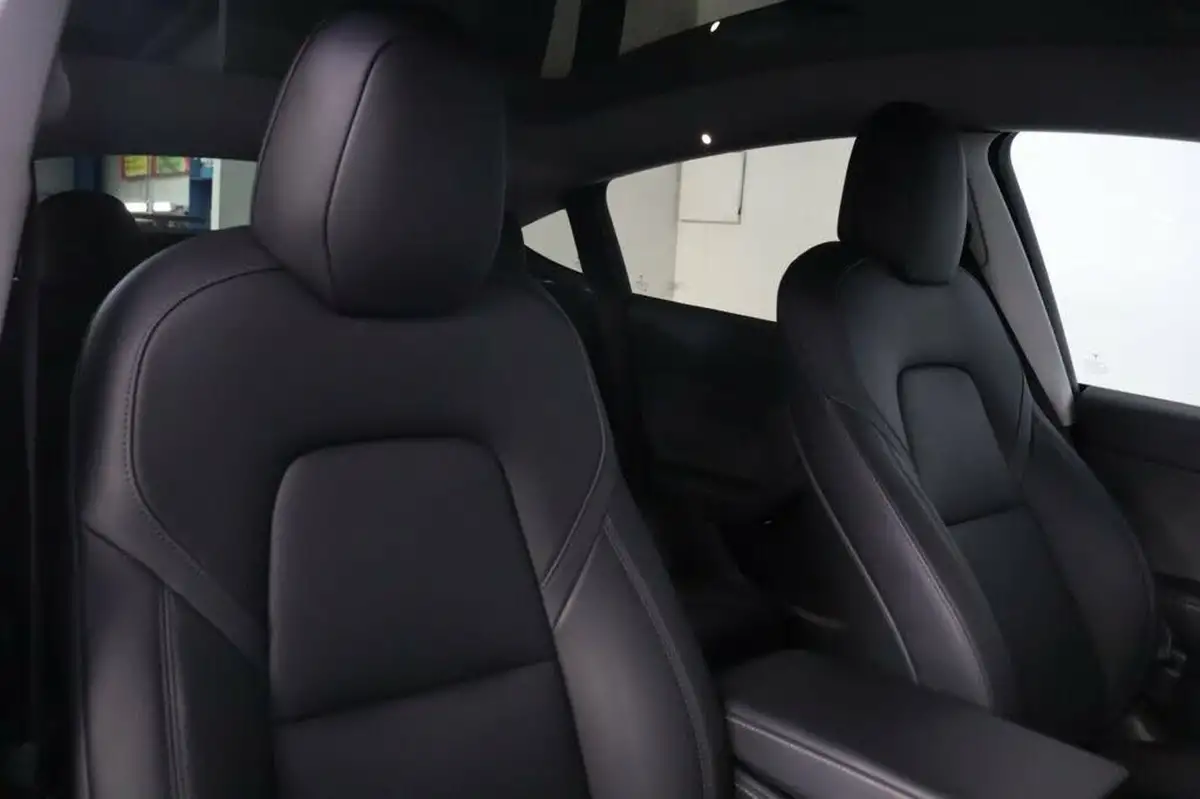 2022-tesla-model-y-e-long-range-big-9