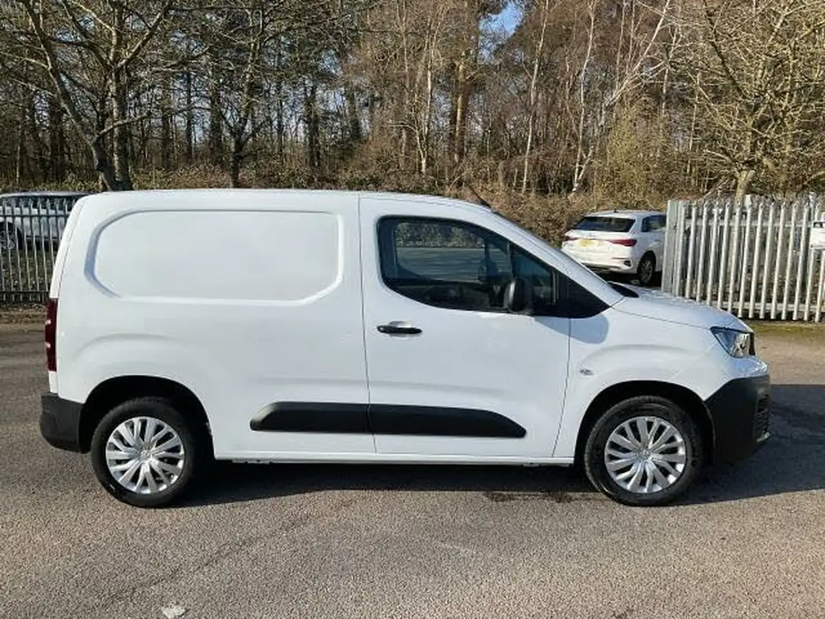 2021-peugeot-partner-15-bluehdi-1000-professional-100ps-eu6dt-panel-big-11