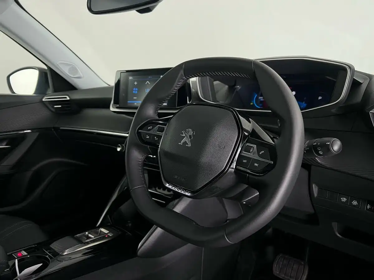 2022-peugeot-2008-suv-12-puretech-allure-premium-130bhp-eat8-big-14
