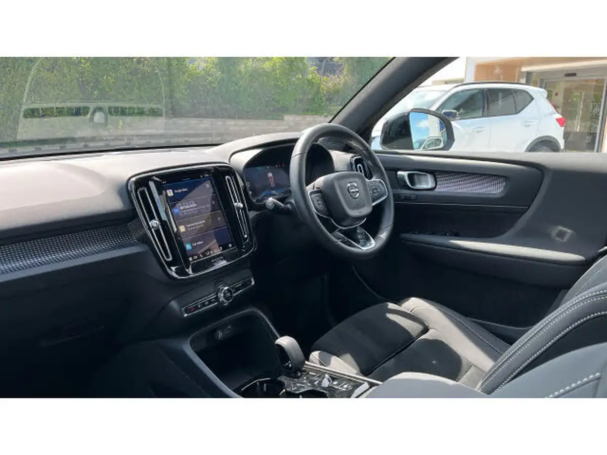 2025-volvo-xc40-20-b4-plus-big-3
