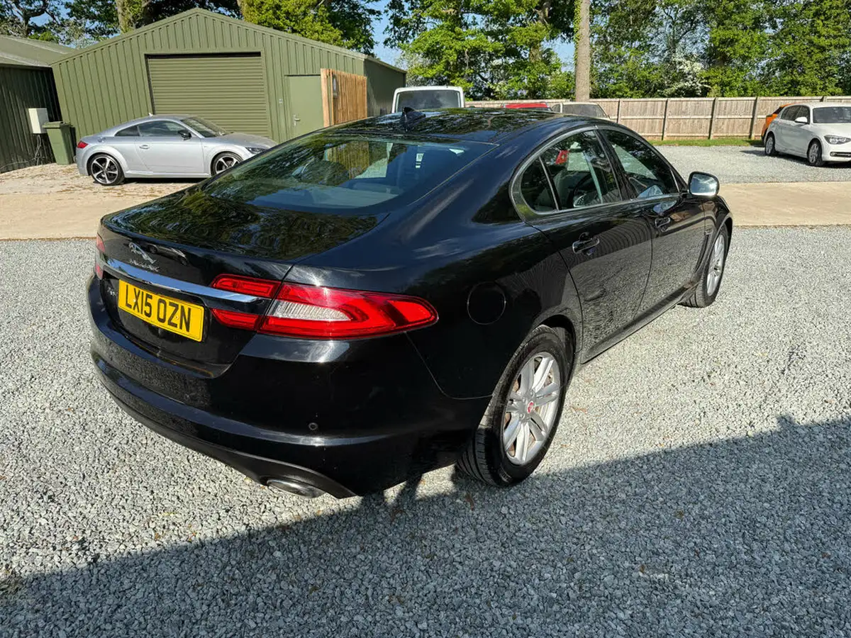 2015-jaguar-xf-22td-luxury-163ps-saloon-4d-big-24