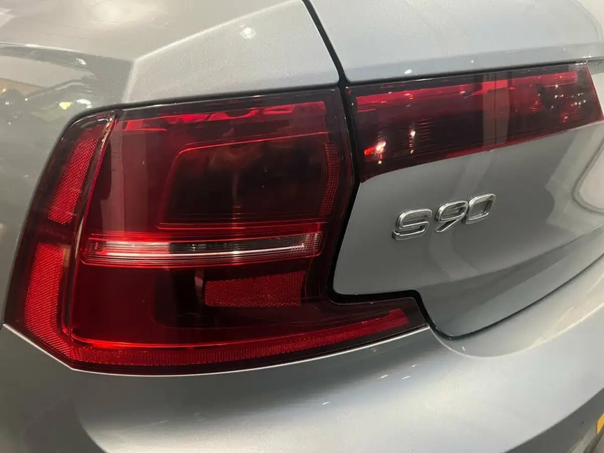 2018-volvo-s90-20td-d5-inscription-awd-big-12