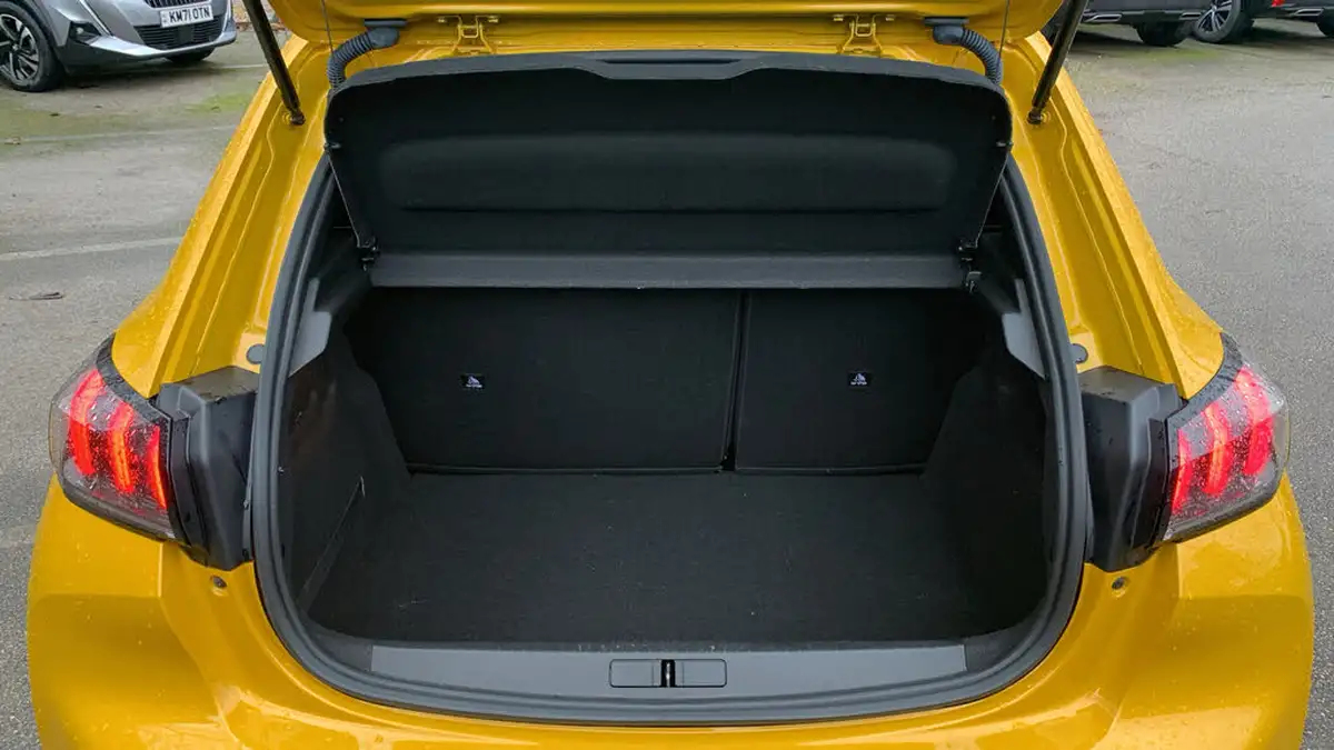 2023-peugeot-208-12-puretech-allure-premium-130ps-eat8-big-18