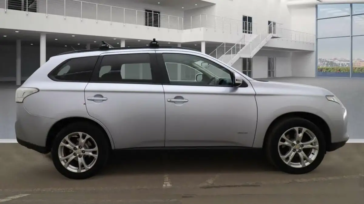2013-mitsubishi-outlander-22di-d-gx3-7st-big-4