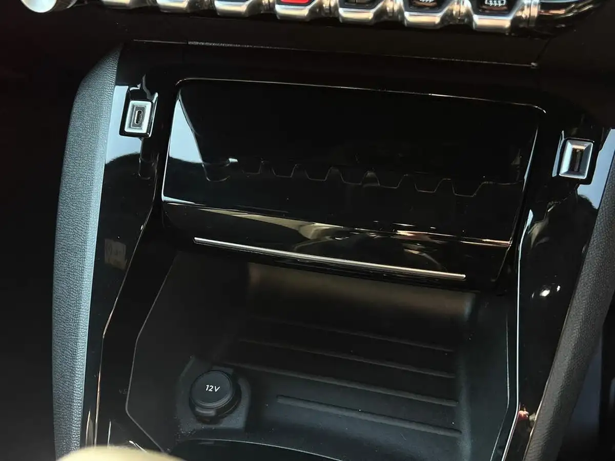 2020-peugeot-2008-suv-12-puretech-gt-line-big-38