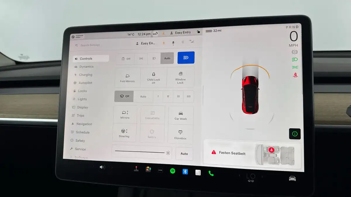 2022-tesla-model-y-e-long-range-big-12